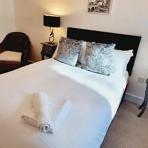 luxury-waterside-apartment-canary-wharf.brighton-hotels-england.com/
